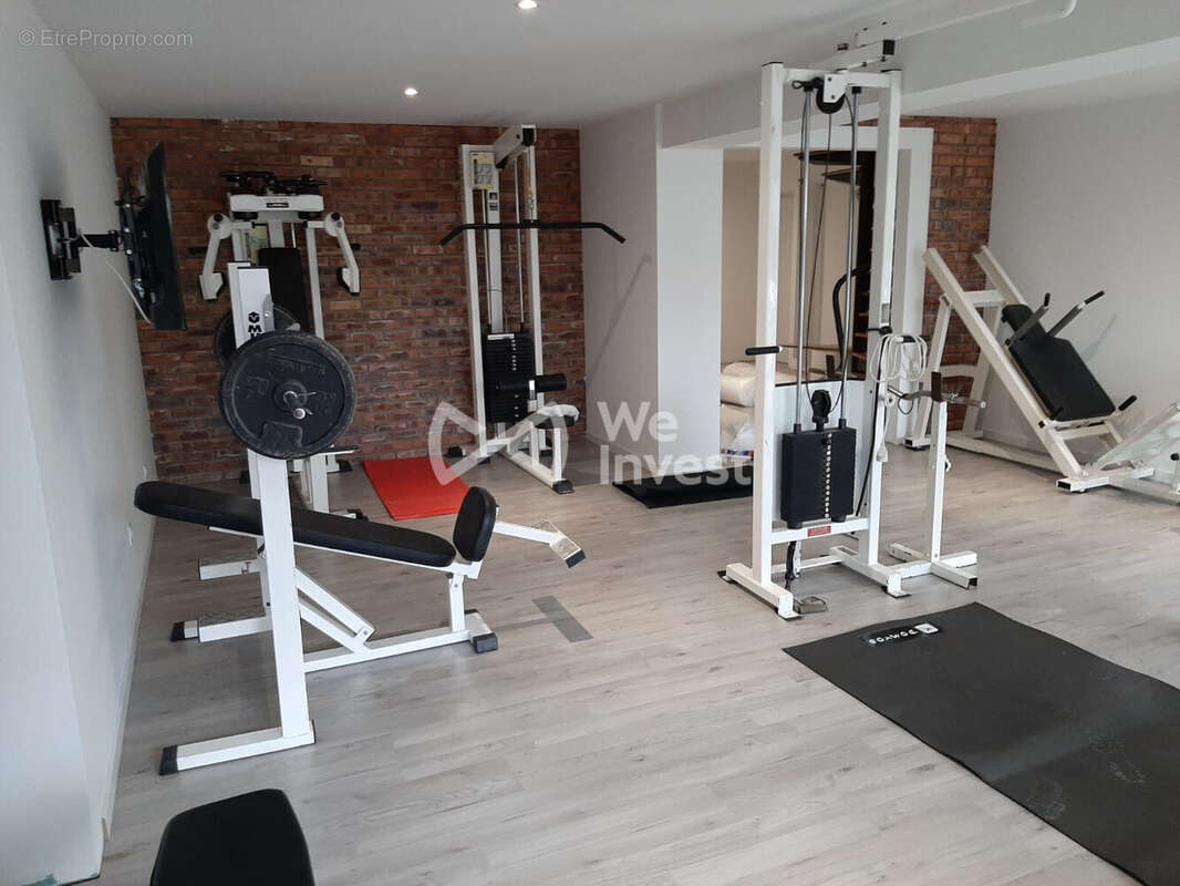 Maison 234 m² à Lancrans  - photo 8