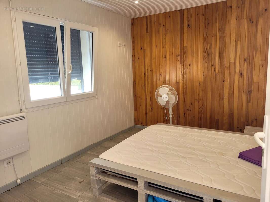 Maison contemporaine de plain-pied avec piscine, pool house. - photo 10