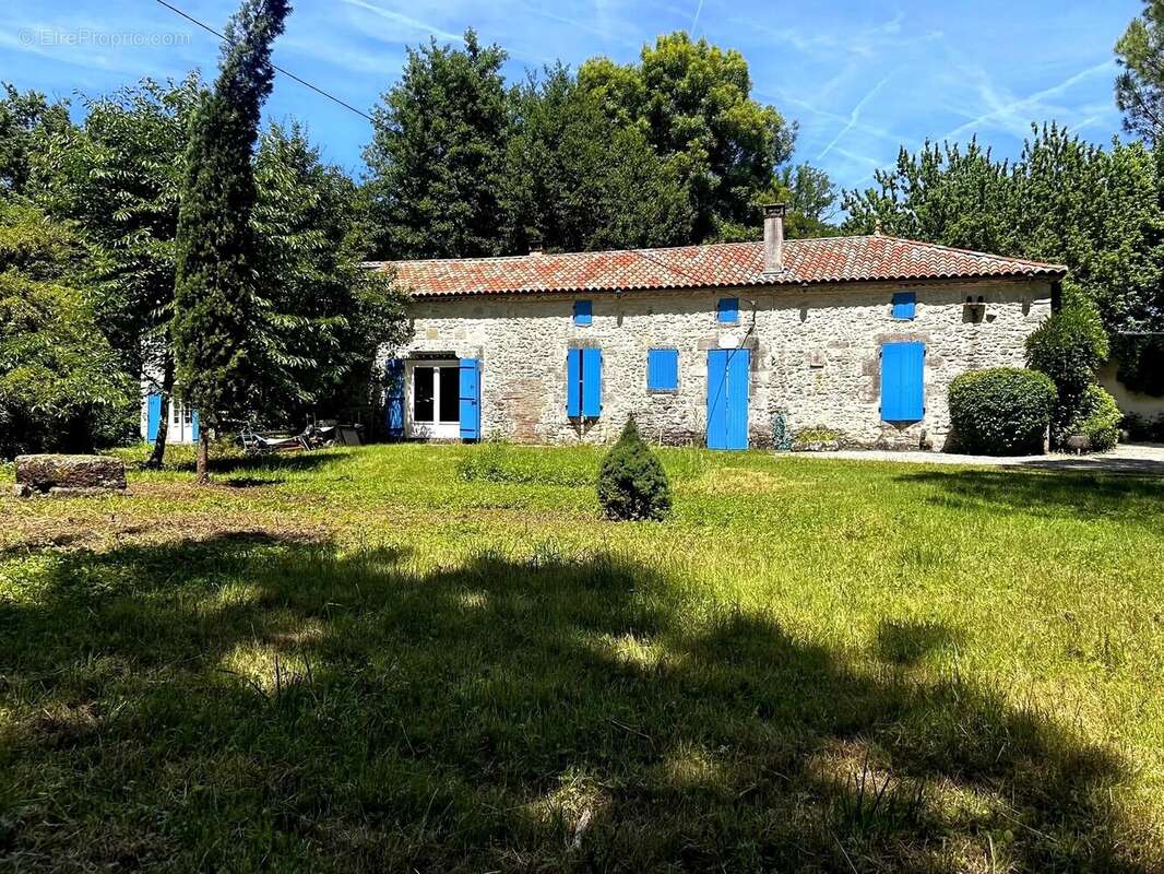 Magnifique moulin en pierre du XVIe siècle dans un cadre bucolique - photo 15