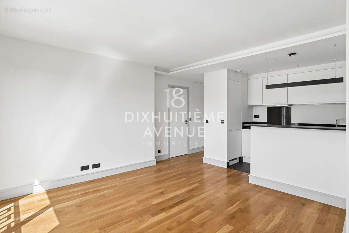 Appartement à PARIS-18E