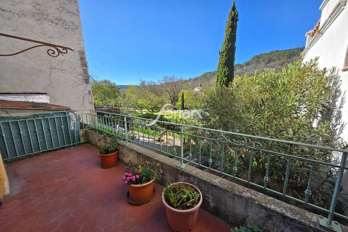 Appartement à SALERNES