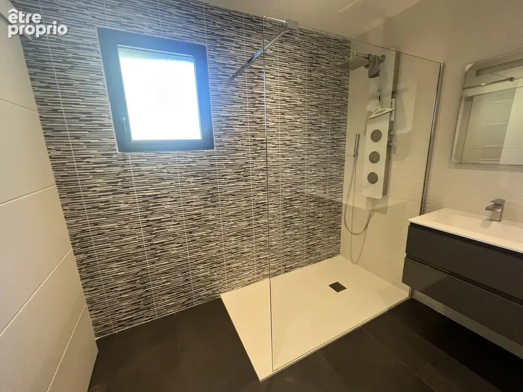 Maison contemporaine de 200 m2 avec 5 chambres et salles d’eau privatives, à 10 minutes de Vannes - photo 8
