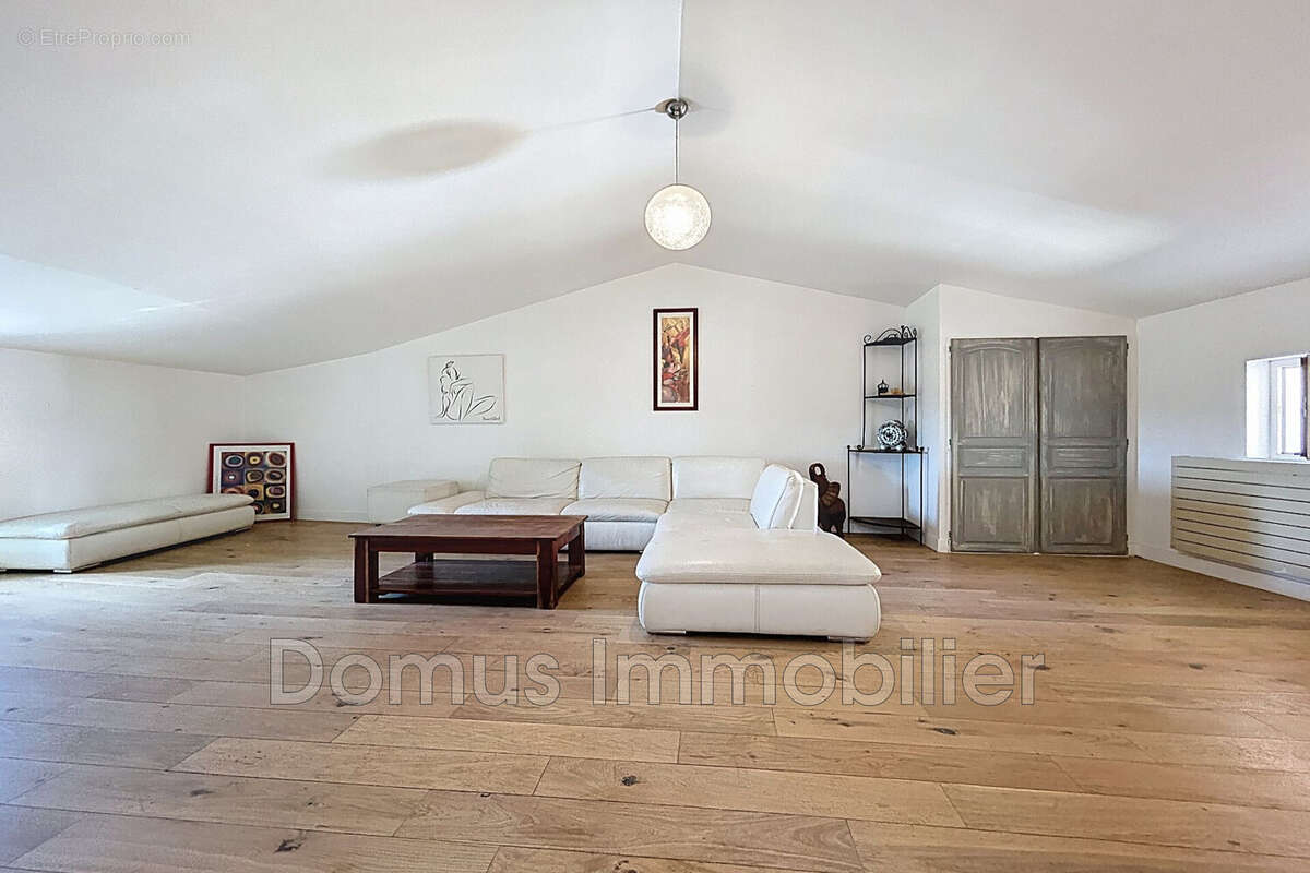 Maison à CHATEAUNEUF-DE-GADAGNE