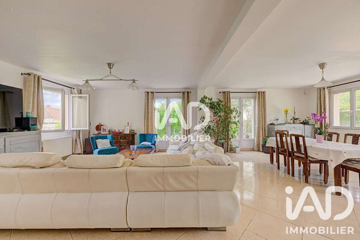 Maison 168 m² à Mareuil-Les-Meaux  - photo 5