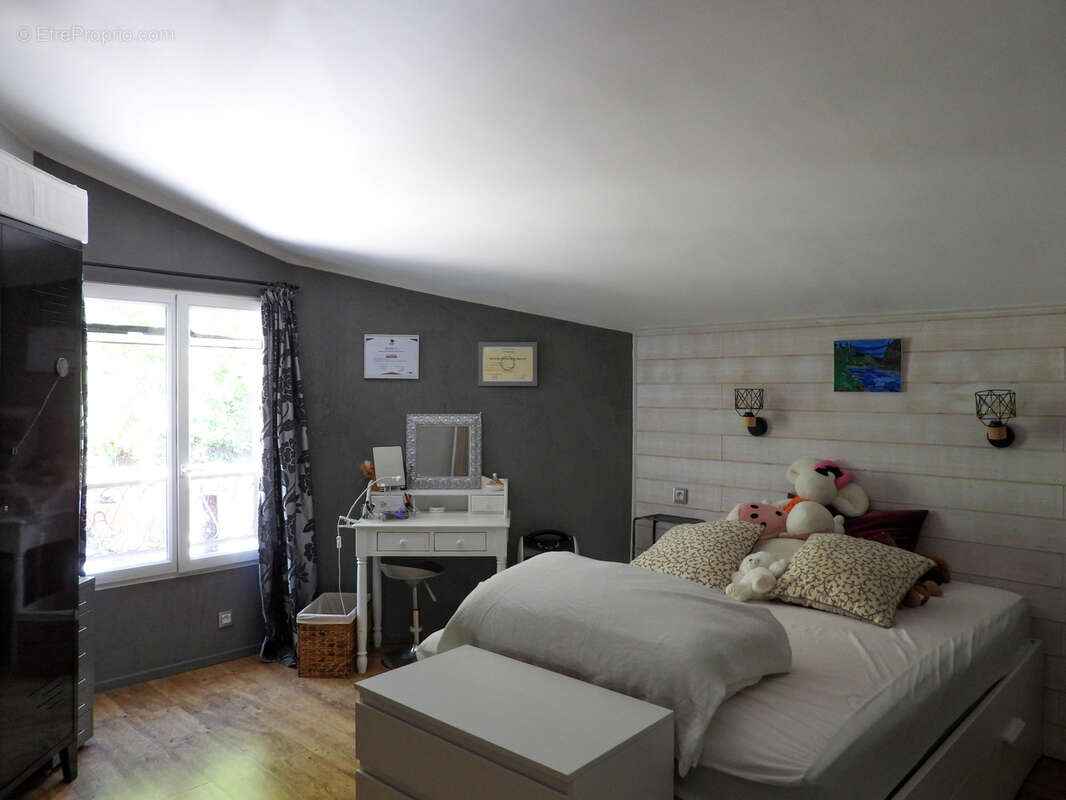 Maison à ENTRECASTEAUX