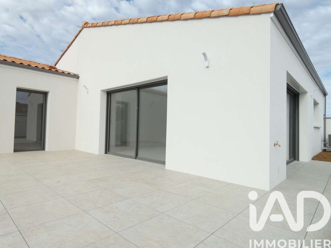 Maison 149 m² à Chauray  - photo 3