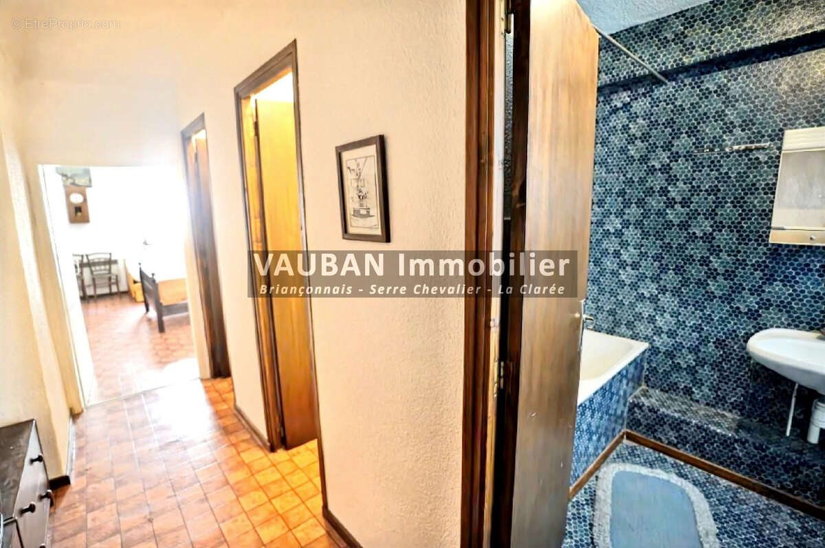Deux appartements de type  studio + cave - briancon - vieille ville - photo 8