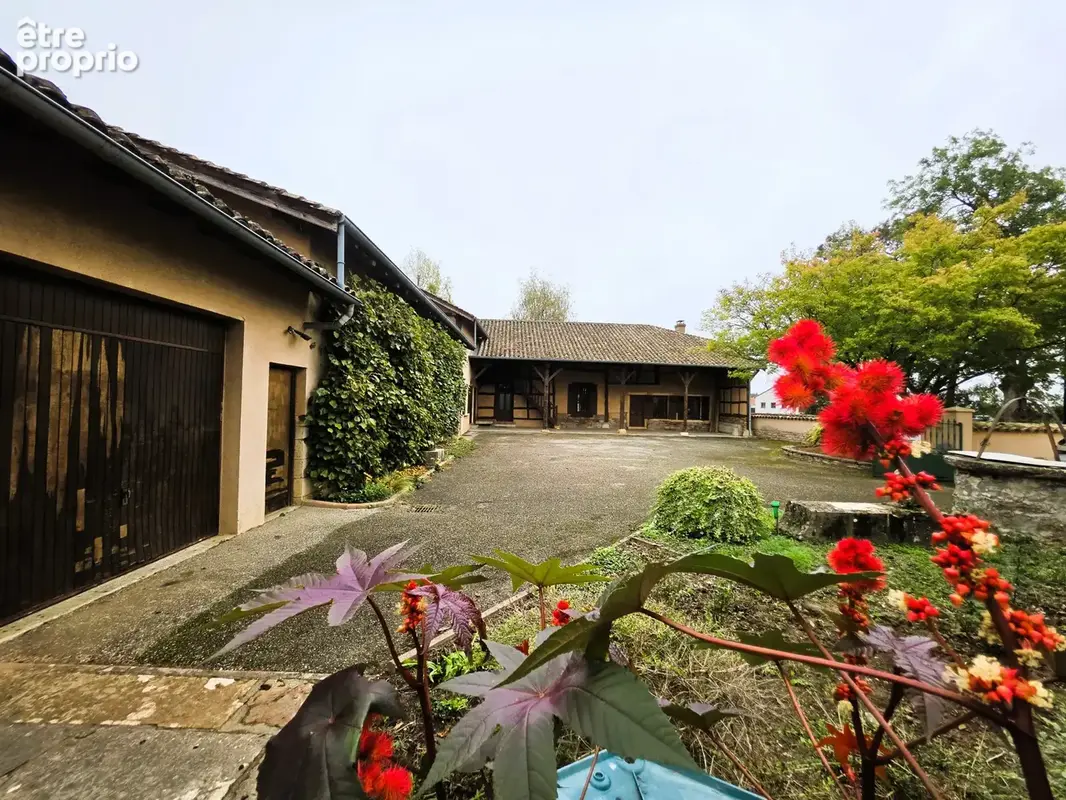Ferme bressane avec 4551 m2 entierement constructible 15 minutes de macon - photo 2