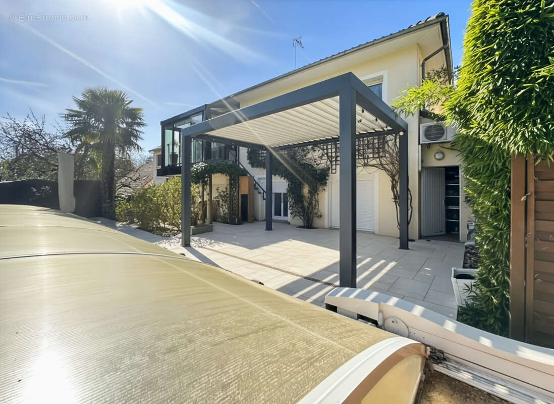 Maison à VERRIERES-LE-BUISSON