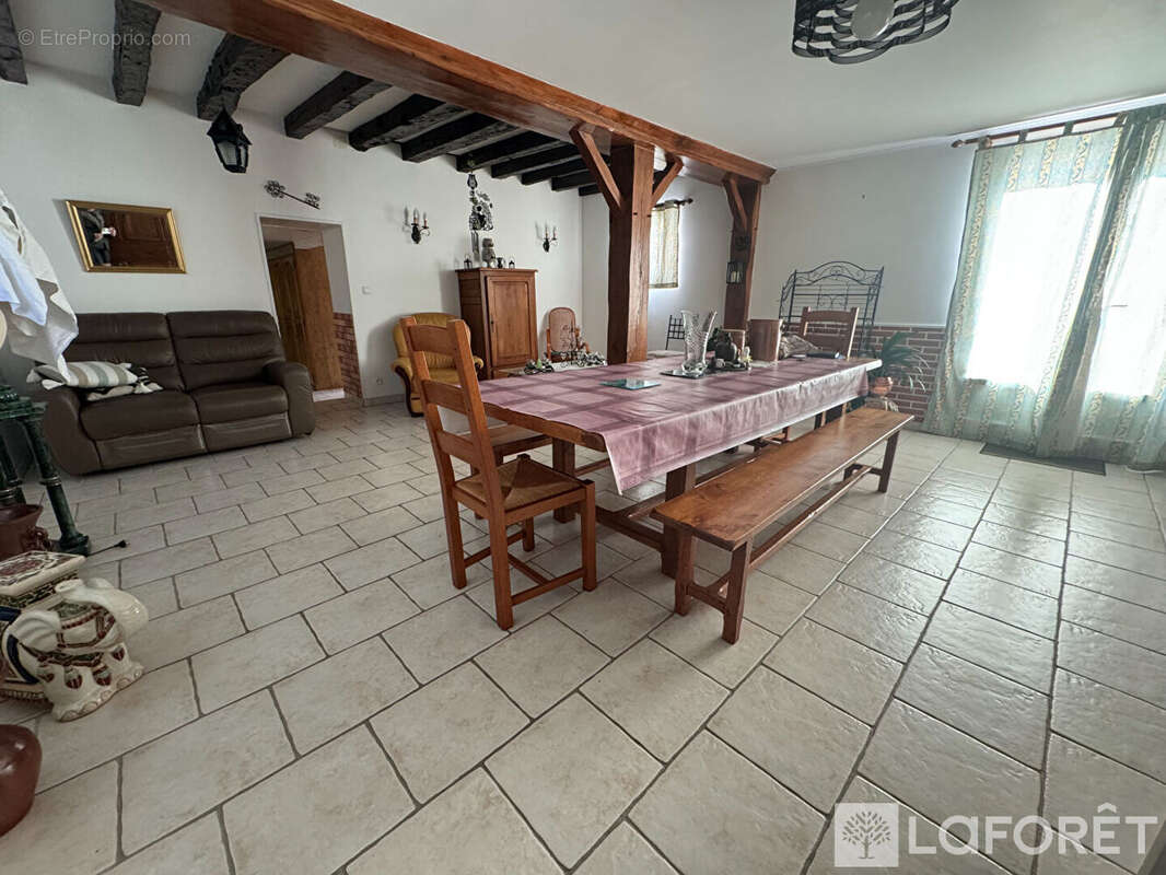 Maison à SAINTE-GAUBURGE-SAINTE-COLOMBE