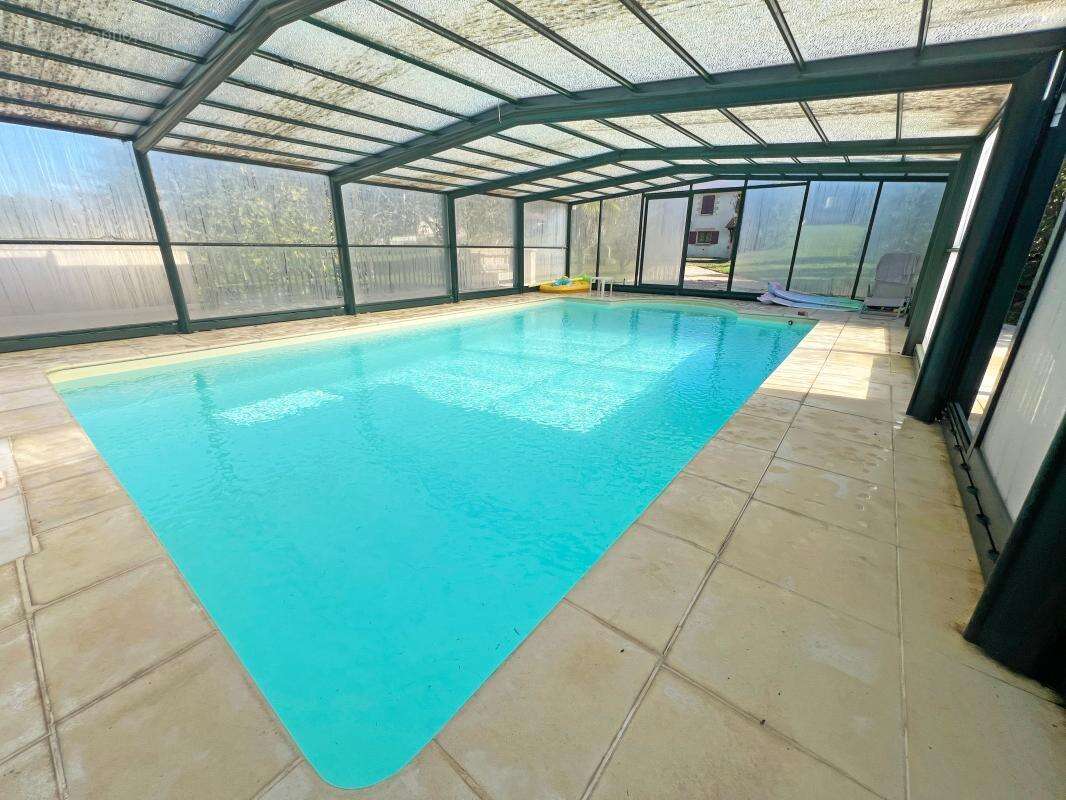 Maison à EGLISE-NEUVE-DE-VERGT