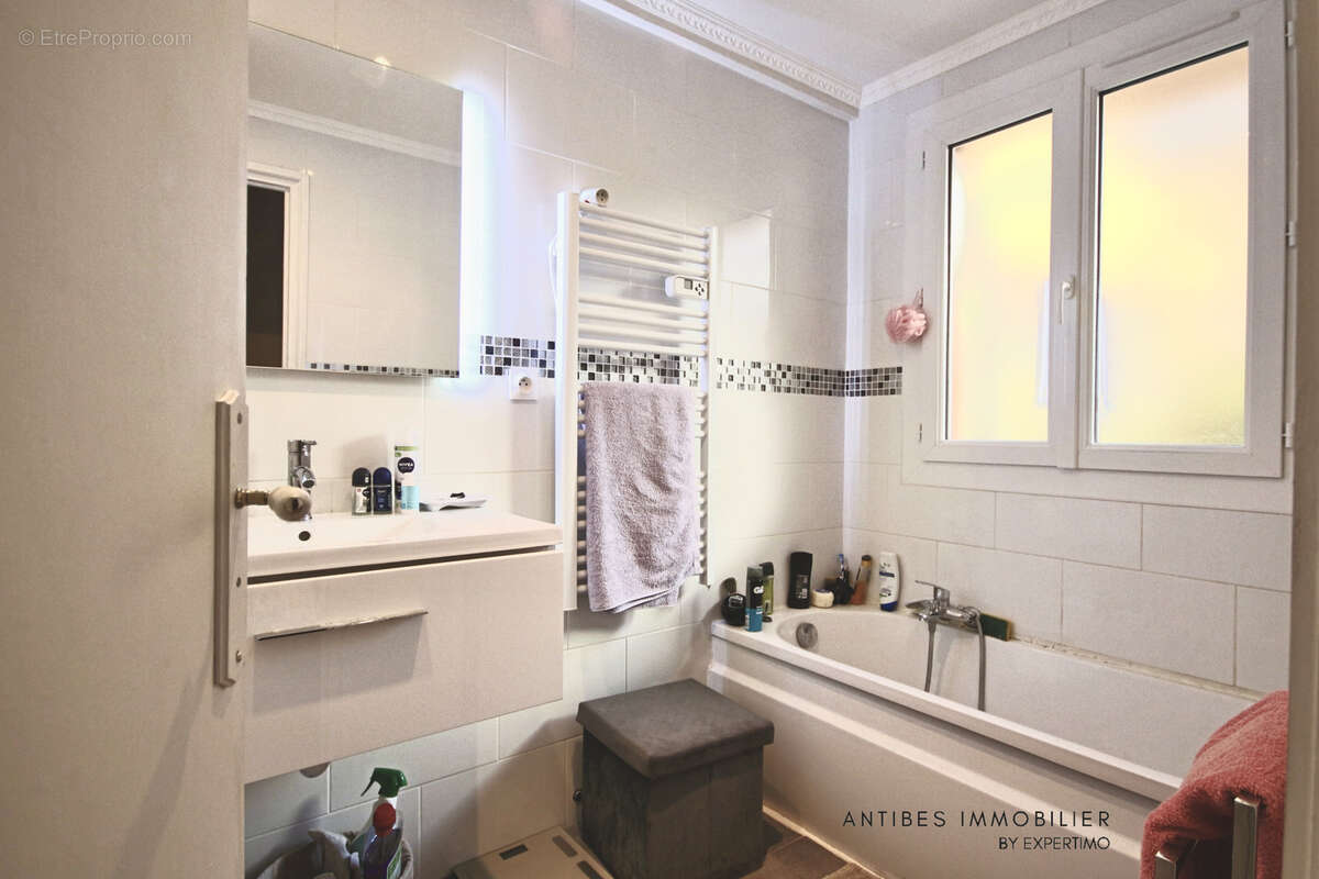 Appartement à VALLAURIS