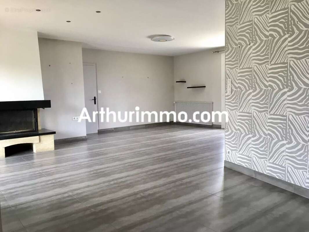 Maison à NUEIL-LES-AUBIERS