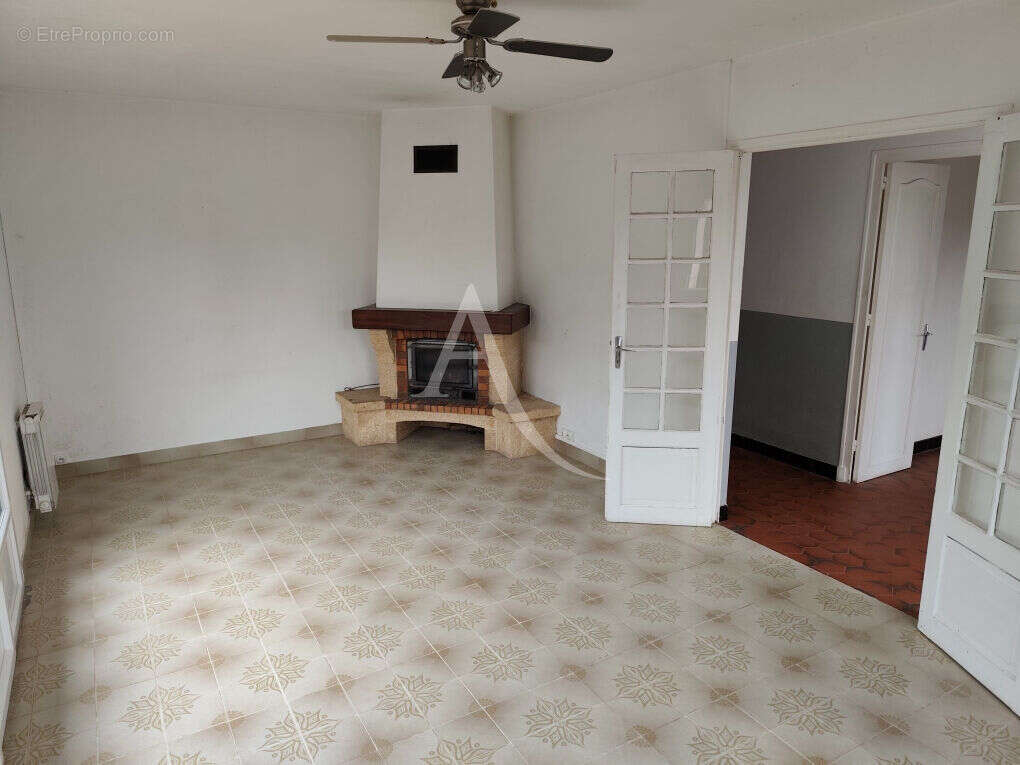 Maison à SAINT-LAURENT-DE-LA-PREE