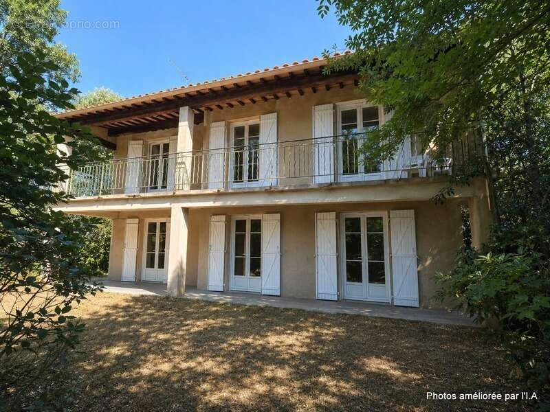 AIX Sud - Cabriès - Vente Grande Villa T4 de 200 M2 plein sud, à rénover, sur 1900M2 de terrain, emplacement de premier choix au - photo 3