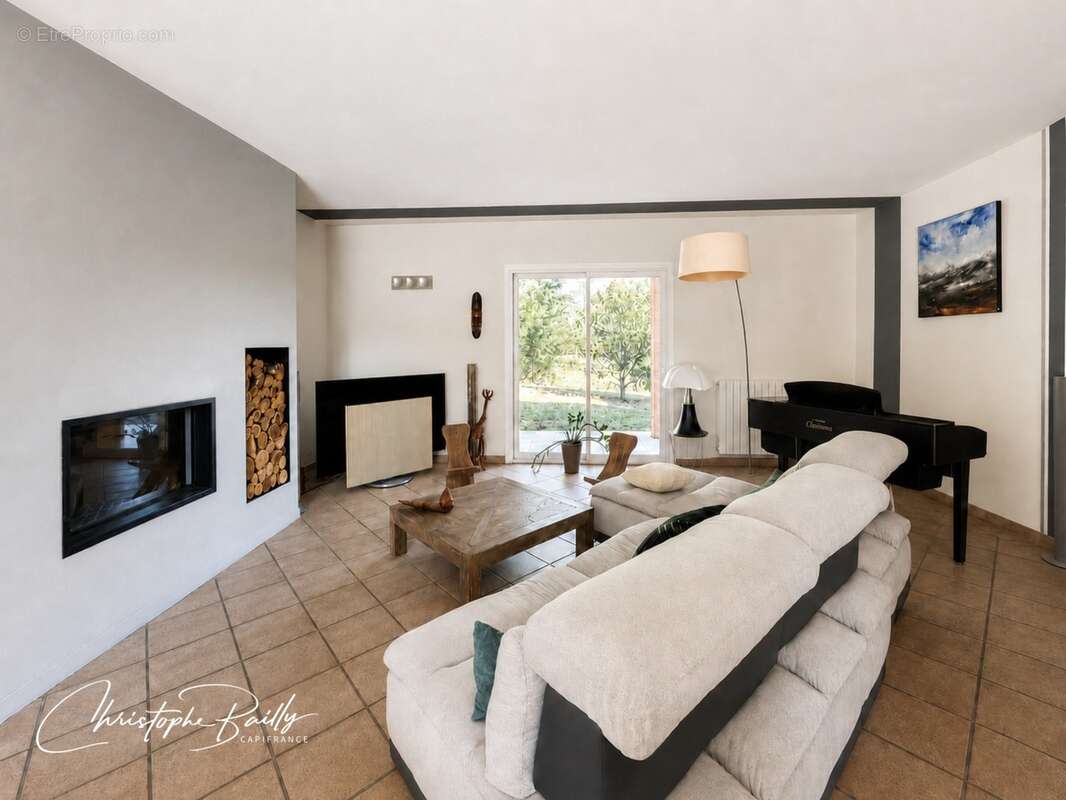 Maison familiale de 182 m² avec piscine et jardin arboré à Rouffiac-Tolosan (31180) - photo 4