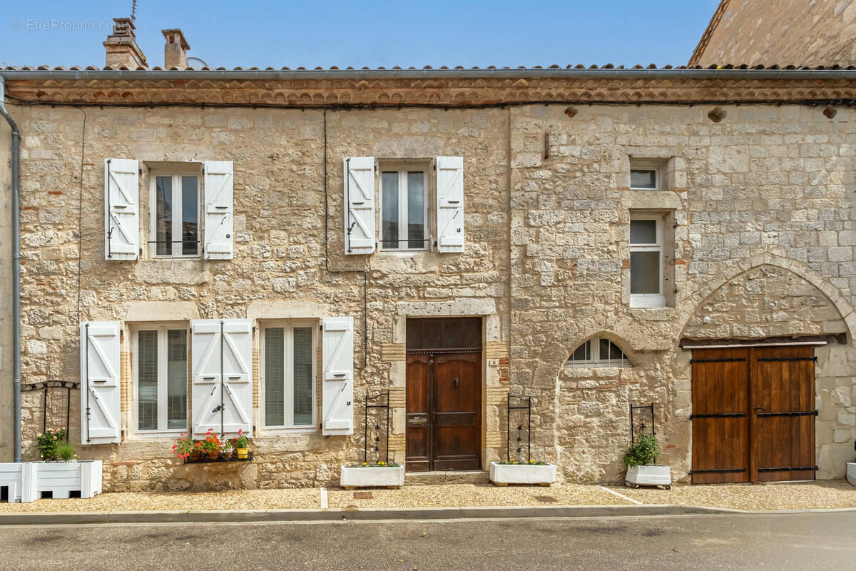 Maison à CASTELSAGRAT