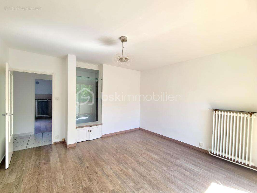 Appartement à SAINT-MARTIN-D'HERES