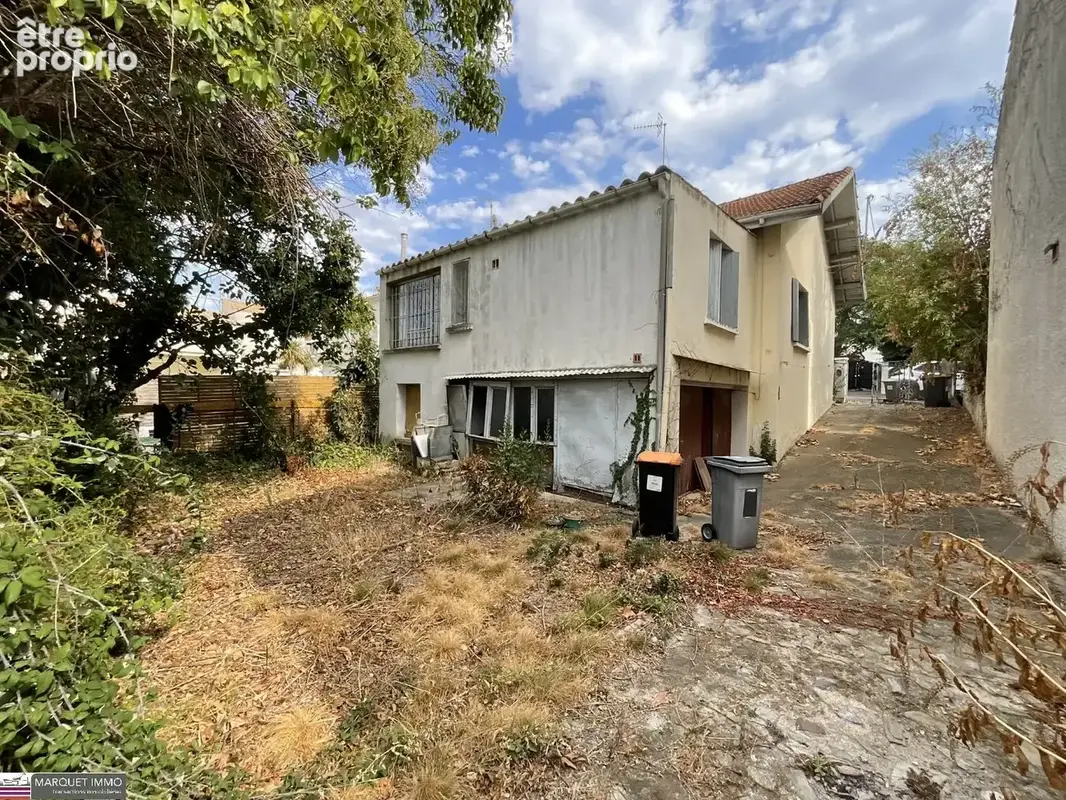 Découvrez cette rarrissime villa T4 avec loggia des années 30 à remettre au goût du jour, de plain-pied d'une surface habitable  - photo 6