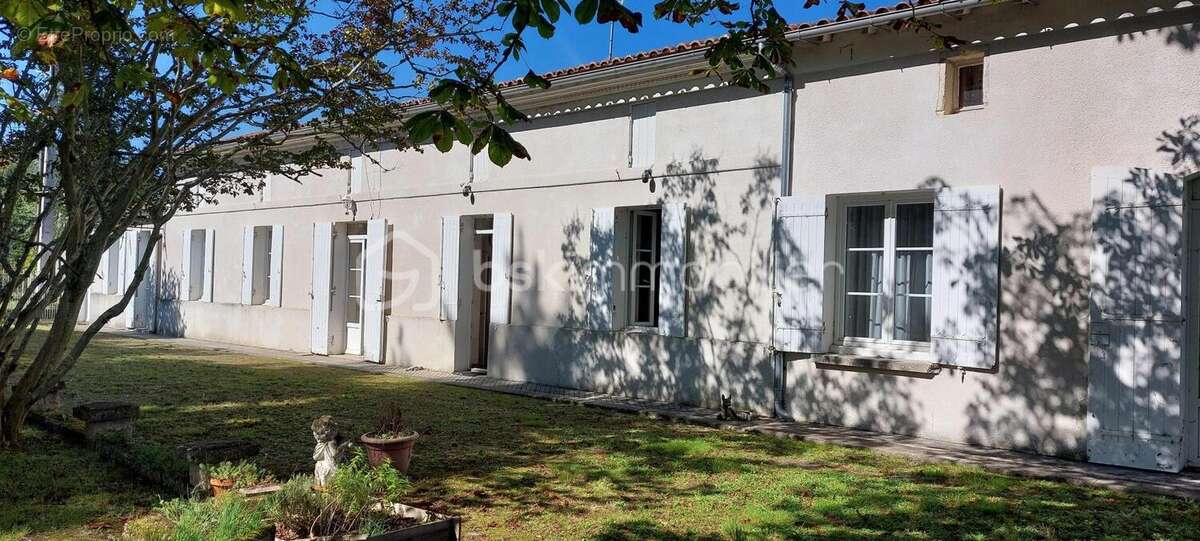 Maison à SAINT-GIRONS-D&#039;AIGUEVIVES