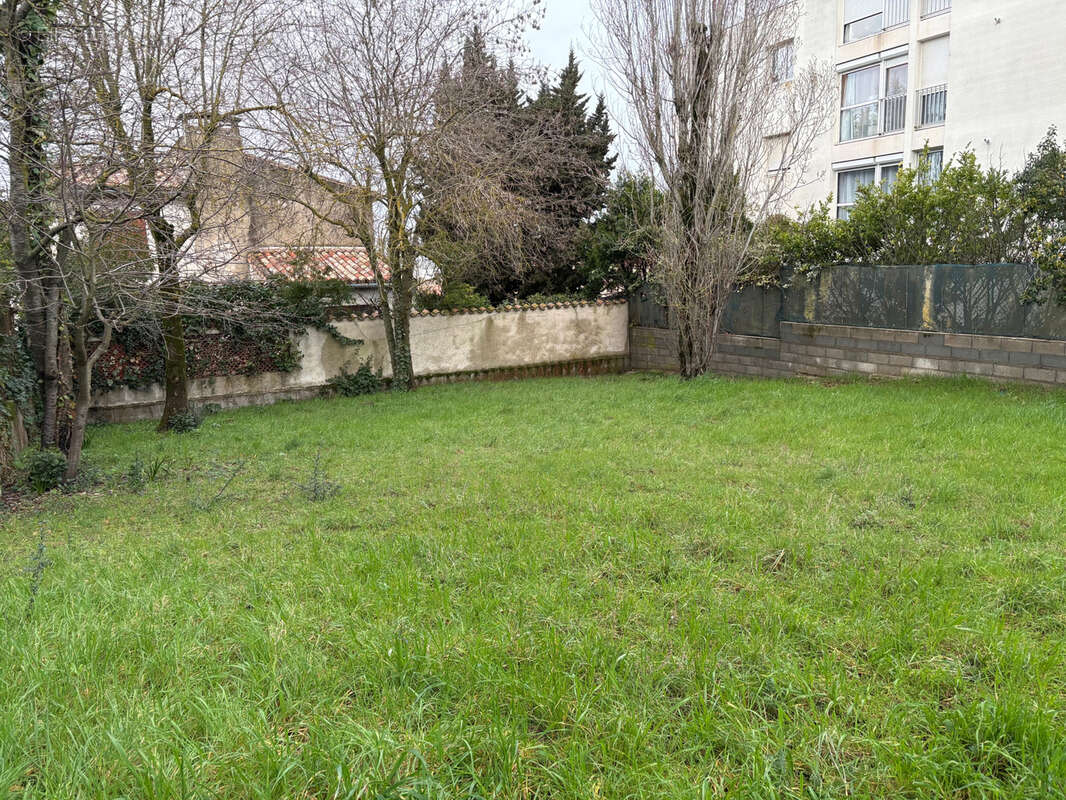 Terrain à CARCASSONNE