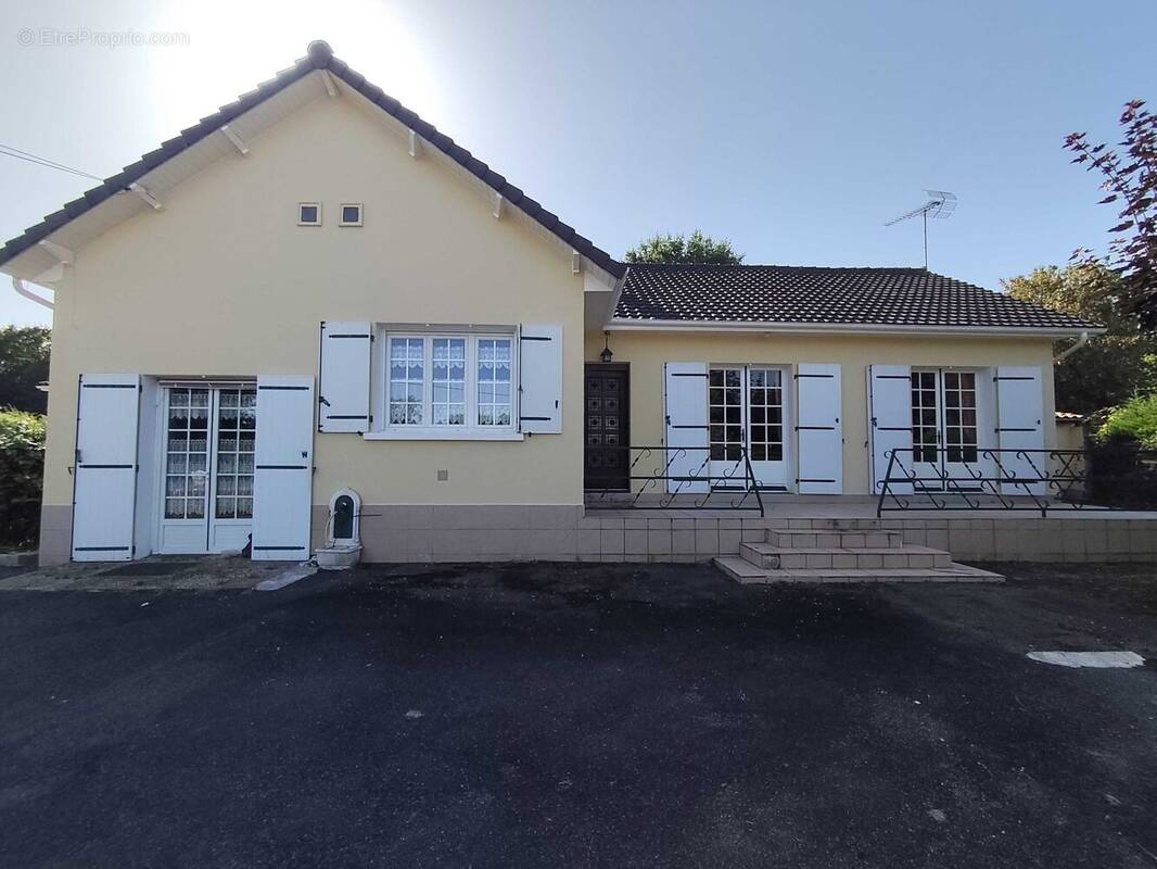 Maison à CHASSENEUIL-SUR-BONNIEURE