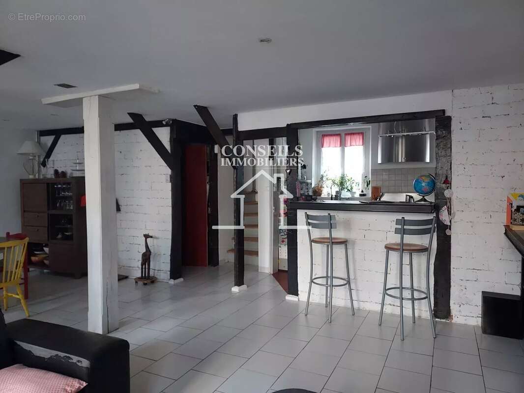 Maison à SAINT-JULIEN-DU-SAULT