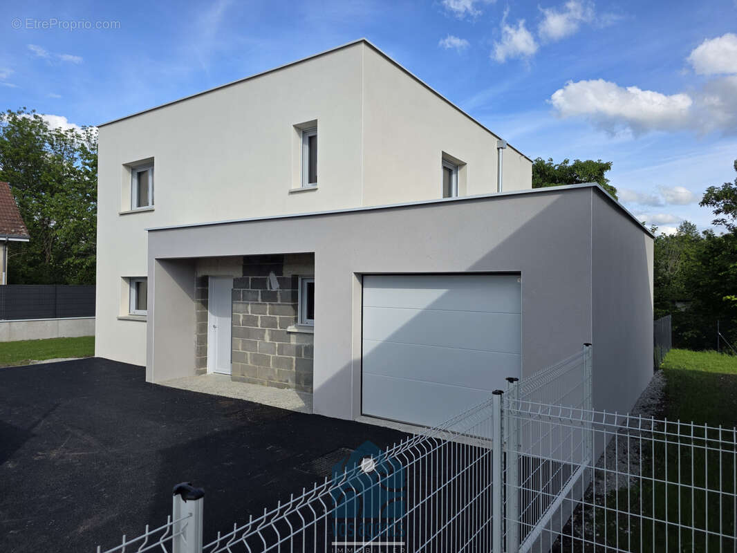 Maison à LES MARTRES-DE-VEYRE