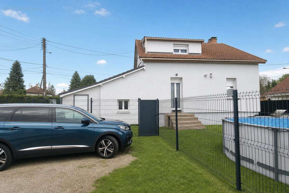 Maison rénovée de 188 m² à Seloncourt, 4 ch - photo 10
