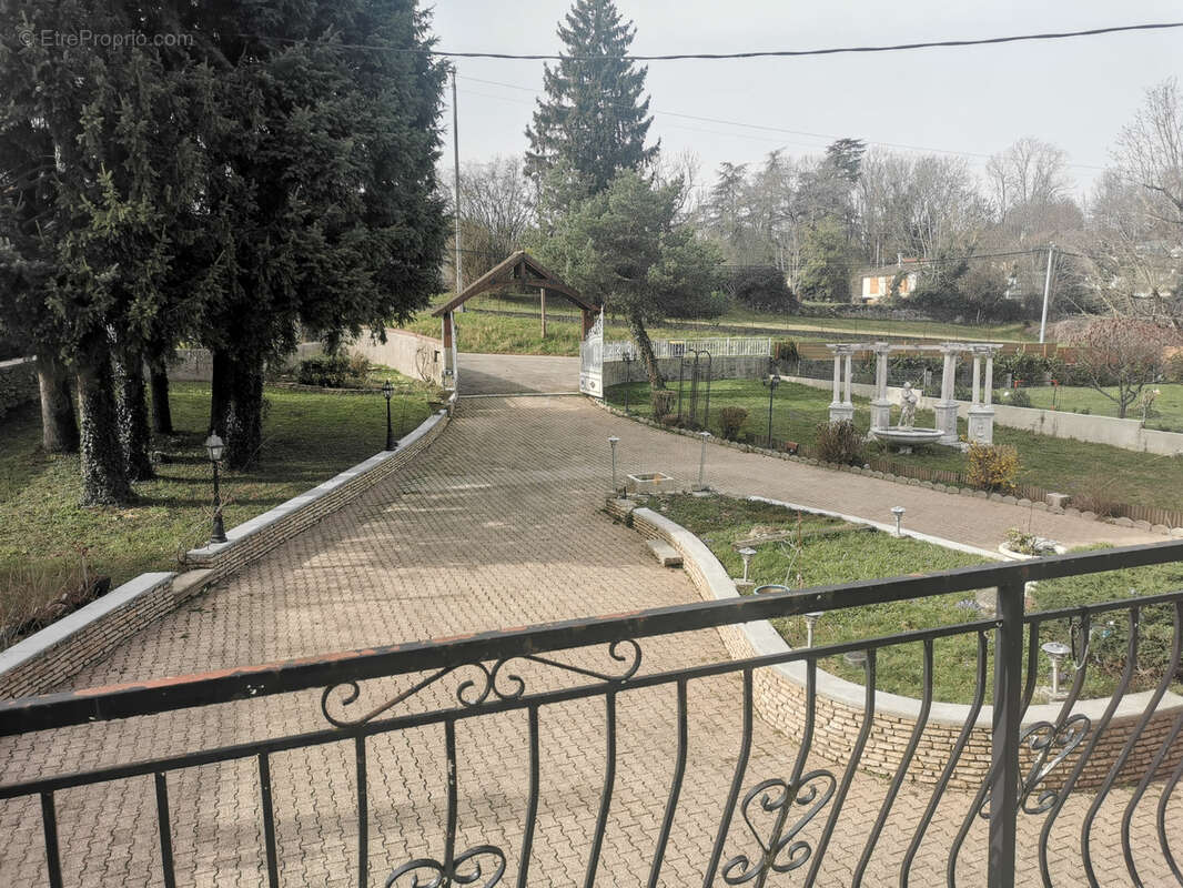 Maison à SAINT-BAUDILLE-DE-LA-TOUR