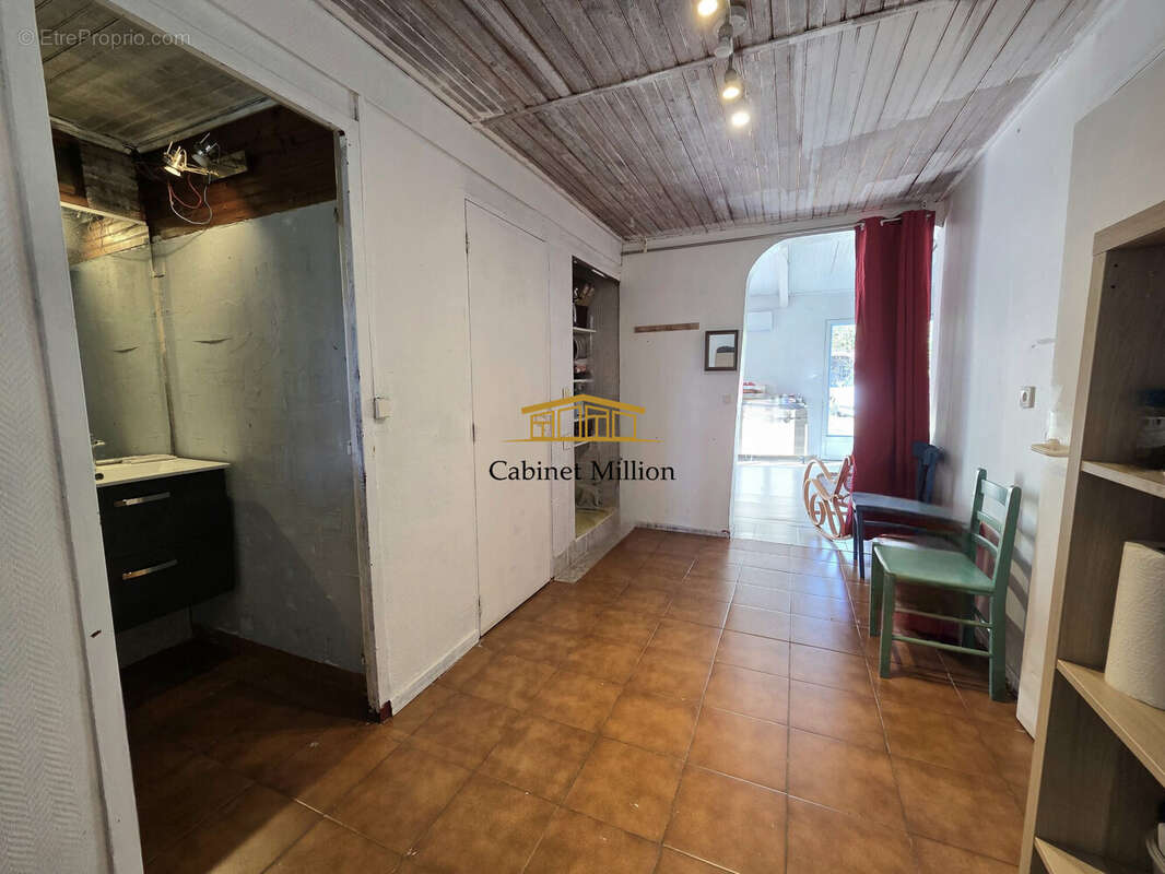 Maison à VIC-LA-GARDIOLE