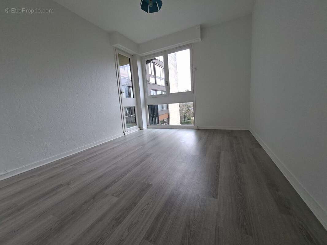 Appartement à FONTENAY-LE-FLEURY