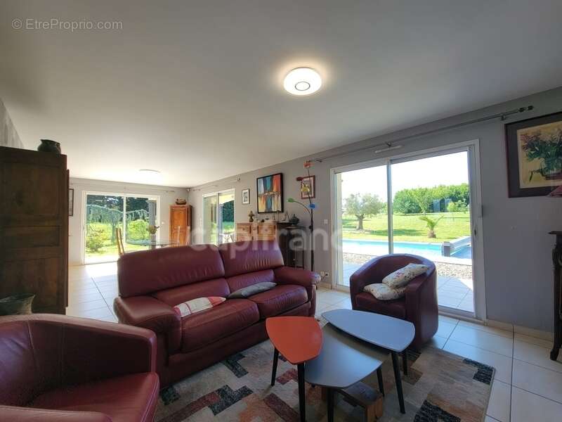 Plain-pied 3 chambres · Piscine au sel · Chauffage au sol - photo 6