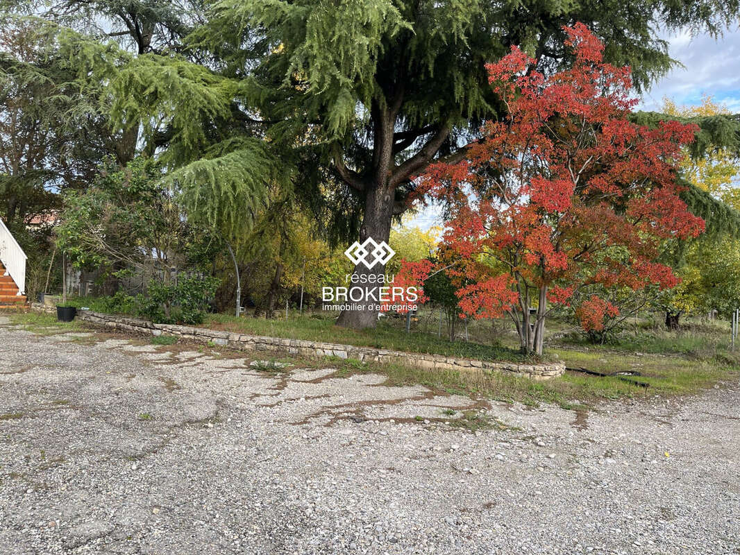 Commerce à LIVRON-SUR-DROME