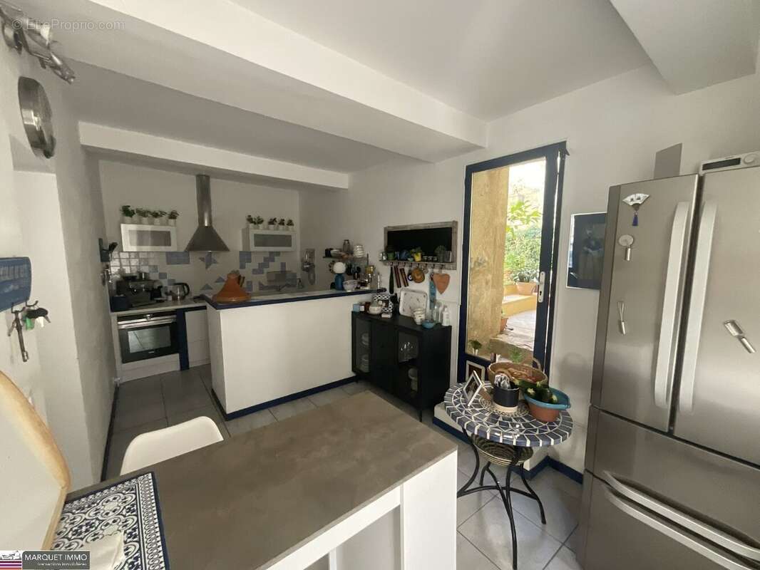 Le charme intemporel d'une Maison de Maitre T6 offrant 176 m² donnant sur patio intimiste avec piscine, nichée au coeur de Corne - photo 4