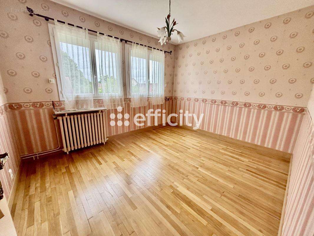 Maison à SAINT-DOULCHARD