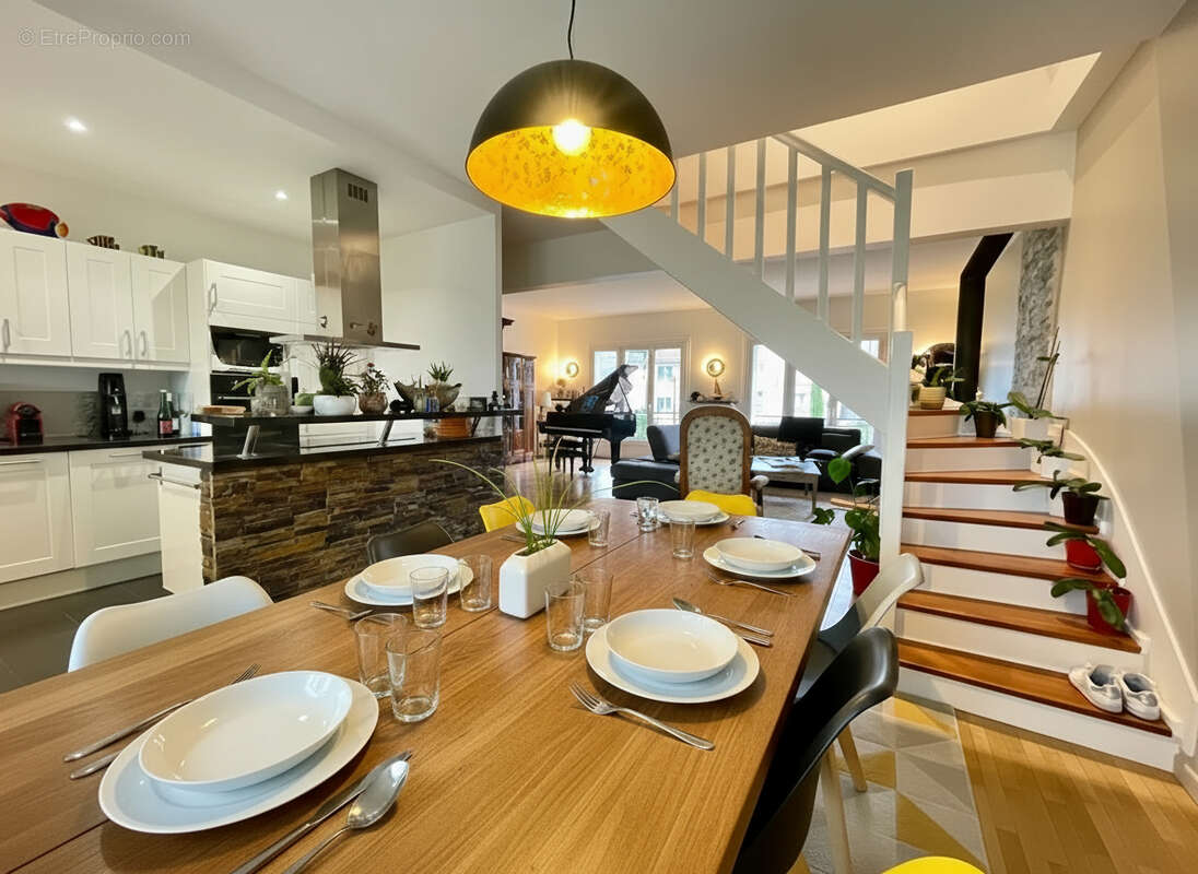 Maison à VERRIERES-LE-BUISSON