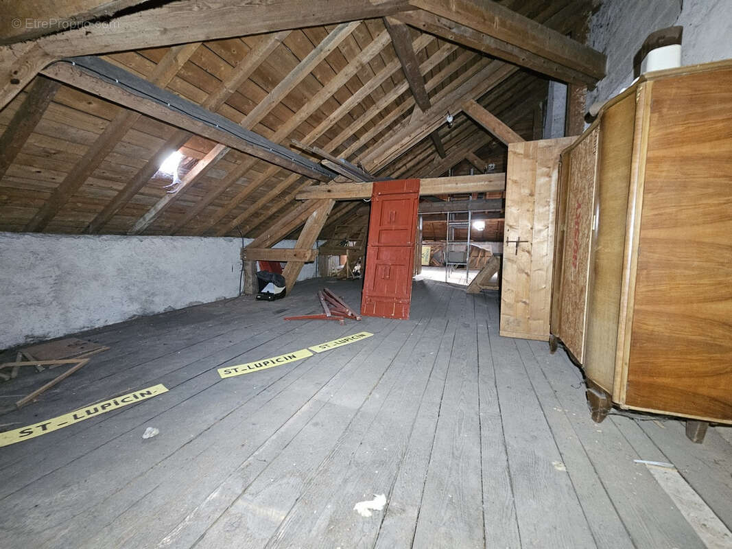 Centre de Lavans-les-Saint-Claude : immeuble à réhabiliter - photo 14