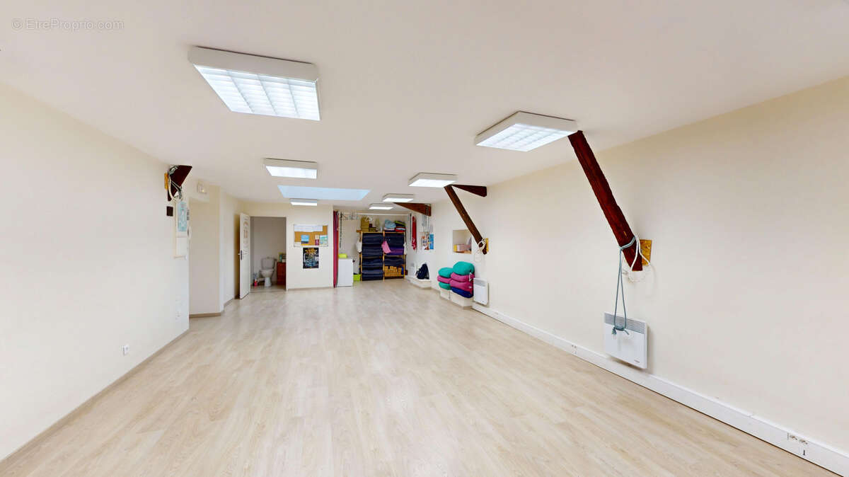 Commerce à CARBONNE