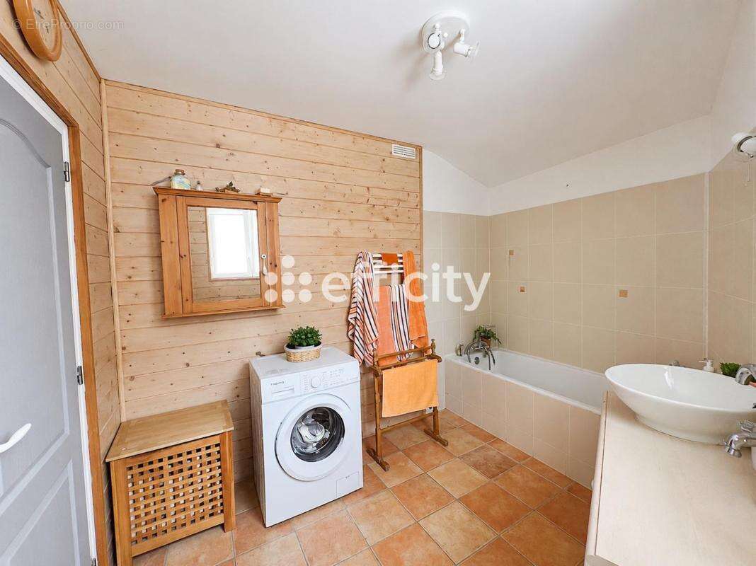 Maison 200 m² à Saint-Andre-De-Lidon  - photo 13