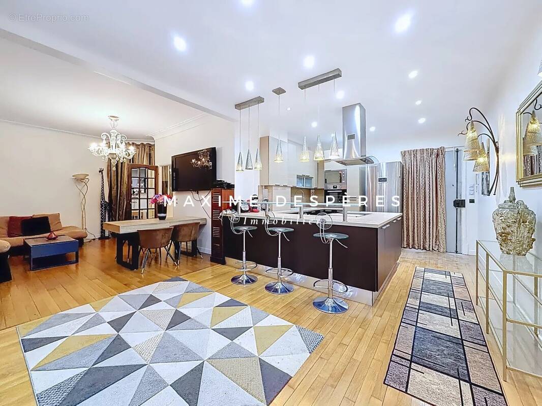 Appartement à NEUILLY-SUR-SEINE