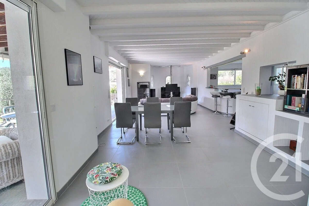 Maison à ROQUEFORT-LES-PINS