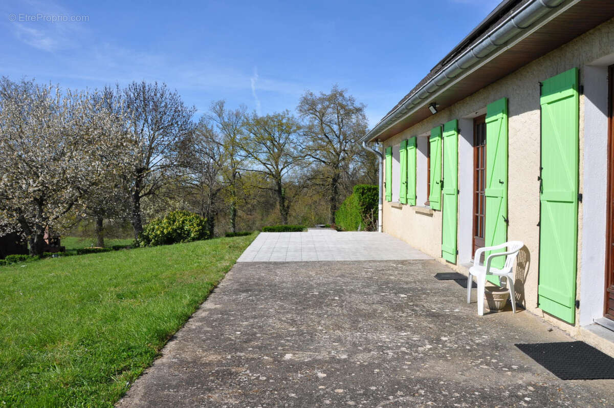 Beau pavillon des années 80 avec 5 chambres, proche centre-ville - photo 19