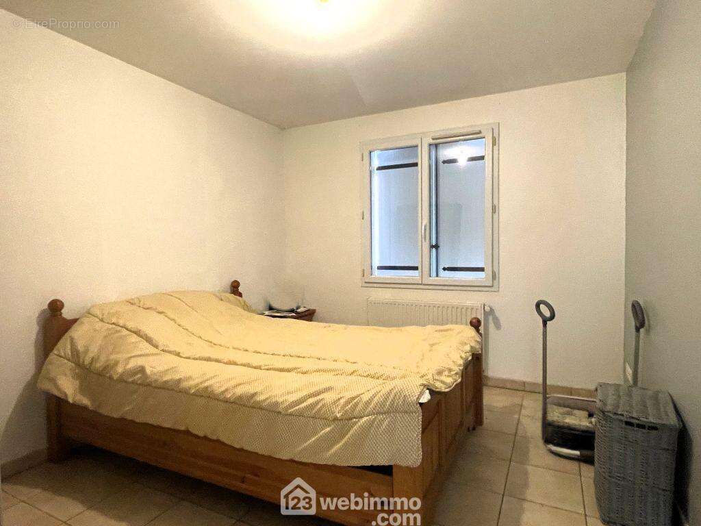 Une 2nde de 11,6 m2 avec placard également, - Maison à AVAILLES-EN-CHATELLERAULT
