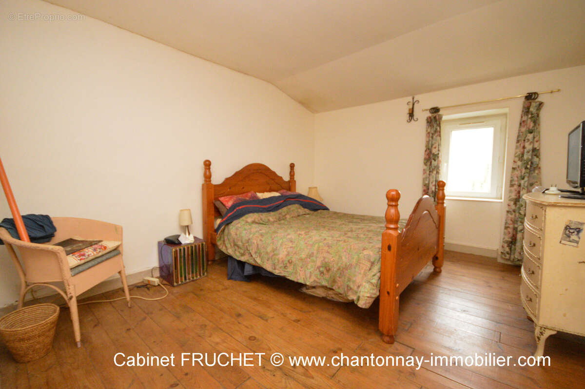 Maison à BAZOGES-EN-PAREDS