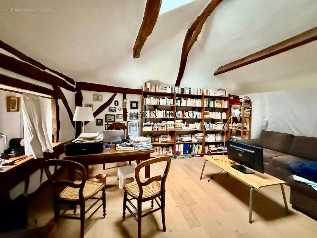 Maison à SAINT-ETIENNE-DE-PUYCORBIER