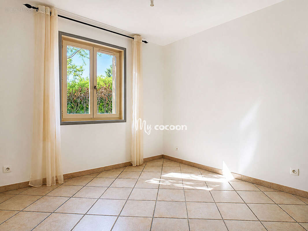 Maison - T6 - 200 m² - photo 13