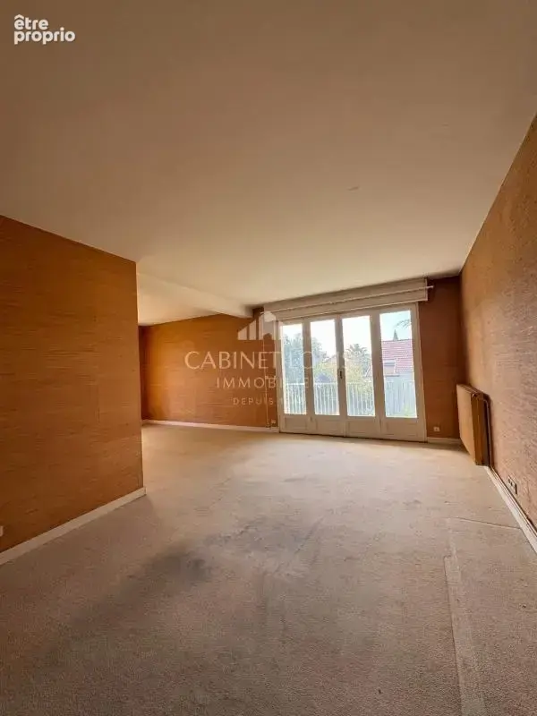À rénover – Appartement 4 pièces avec balcon et parking - photo 3