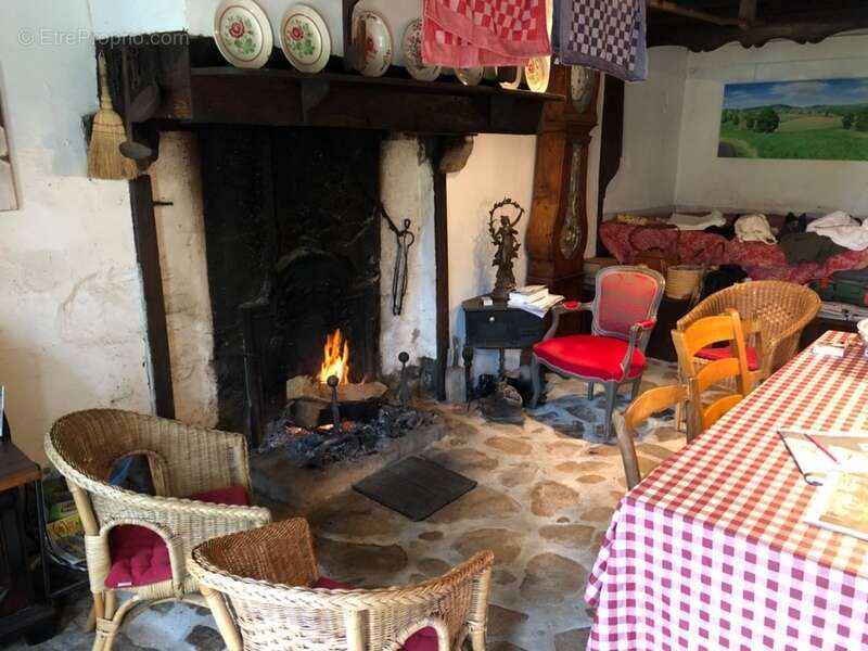 Dpt Creuse (23), à vendre  à Fleurat  maison de 4 pièces de 78 m2 - Grange attenante et terrain de 1289 m2 - photo 6