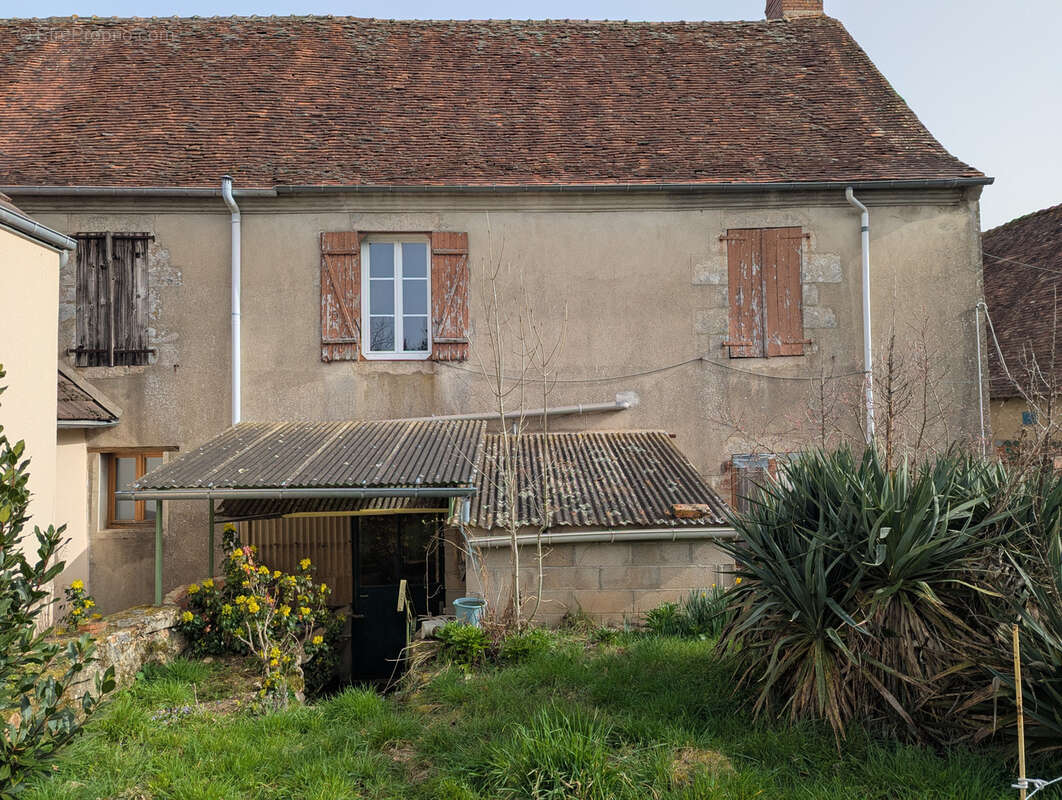 Grande maison de bourg à rénover ! - photo 3